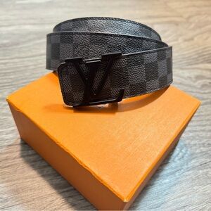 Louis Vuitton Gray Belt with Black Buckle